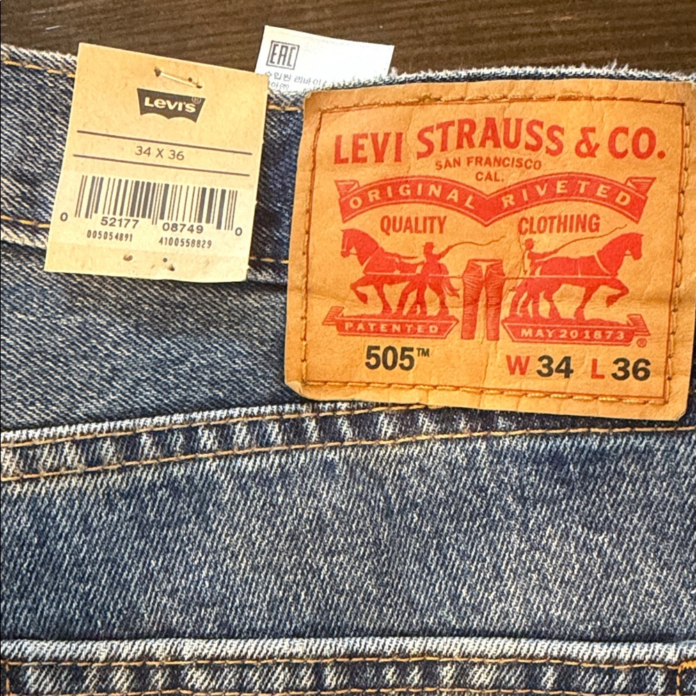 Levi's 505 Straight Men's Blue Denim Jeans with Tan Patch